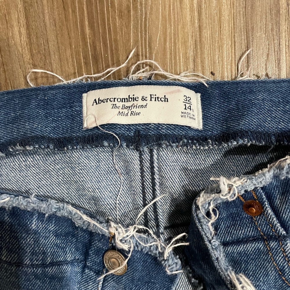 Abercrombie & Fitch mid rise boyfriend jeans size 14
